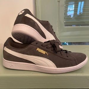 NWB Puma Ladies Vikky Suede gray size 6